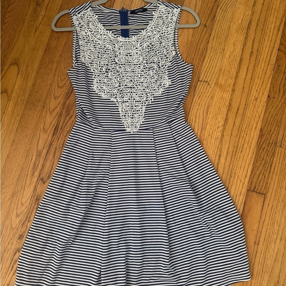 Blue and White Sleeveless A-Line Mini Dress with Lace. Size small - Picture 8 of 12